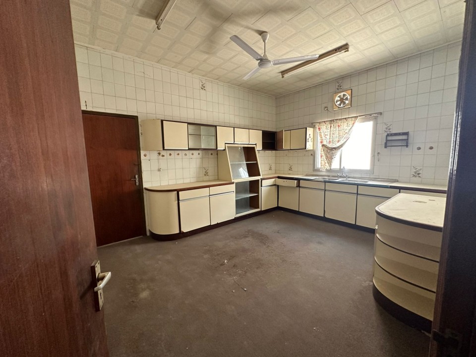  Villa For Sale In Busaiteen - 132