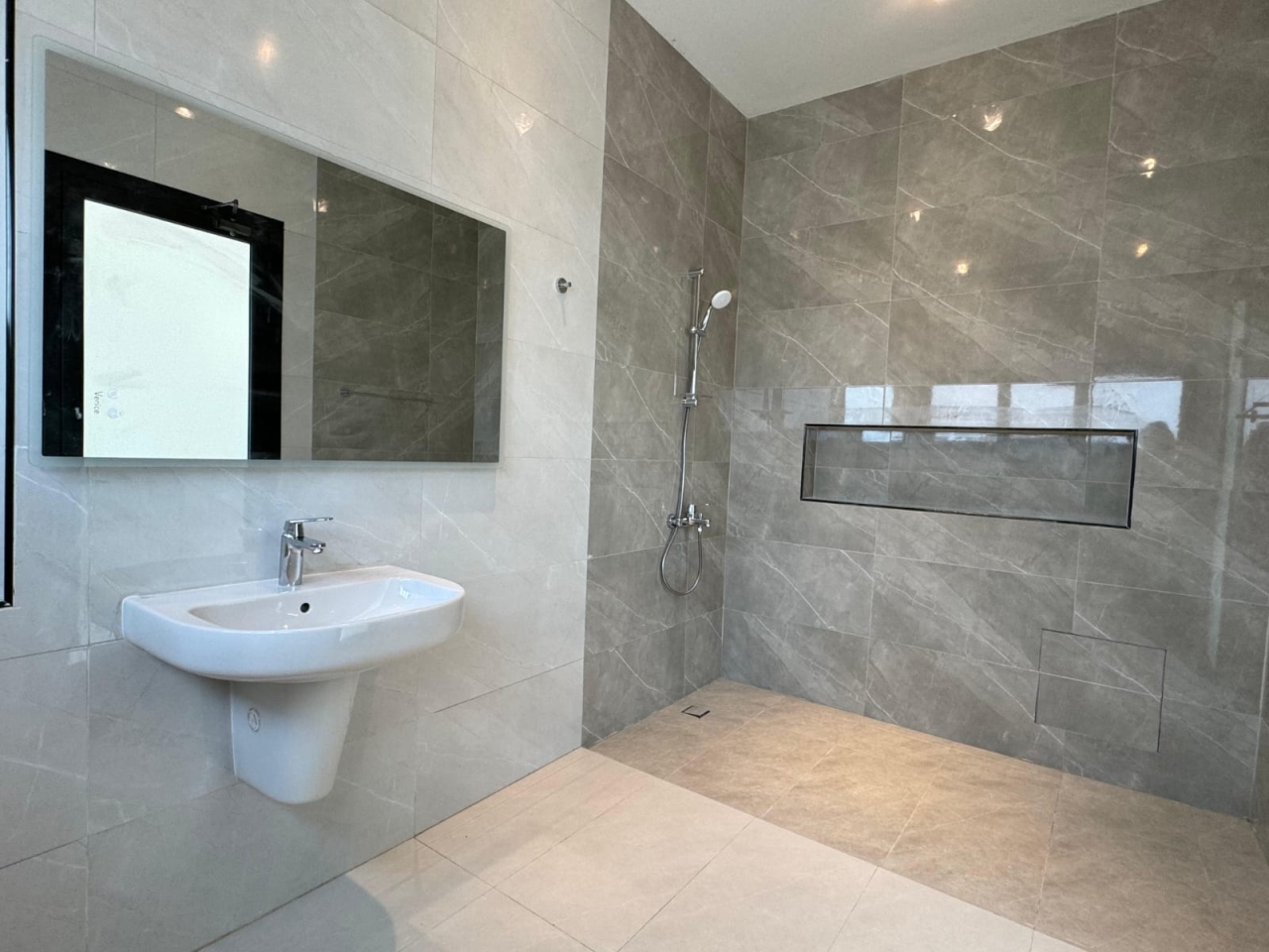  Villa For Sale In Karranah - 563