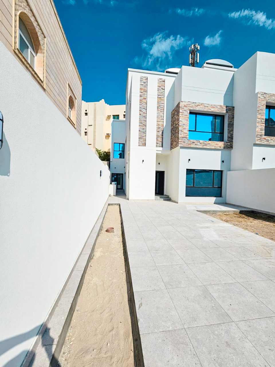  Villa For Sale In Al Maqsha - 674