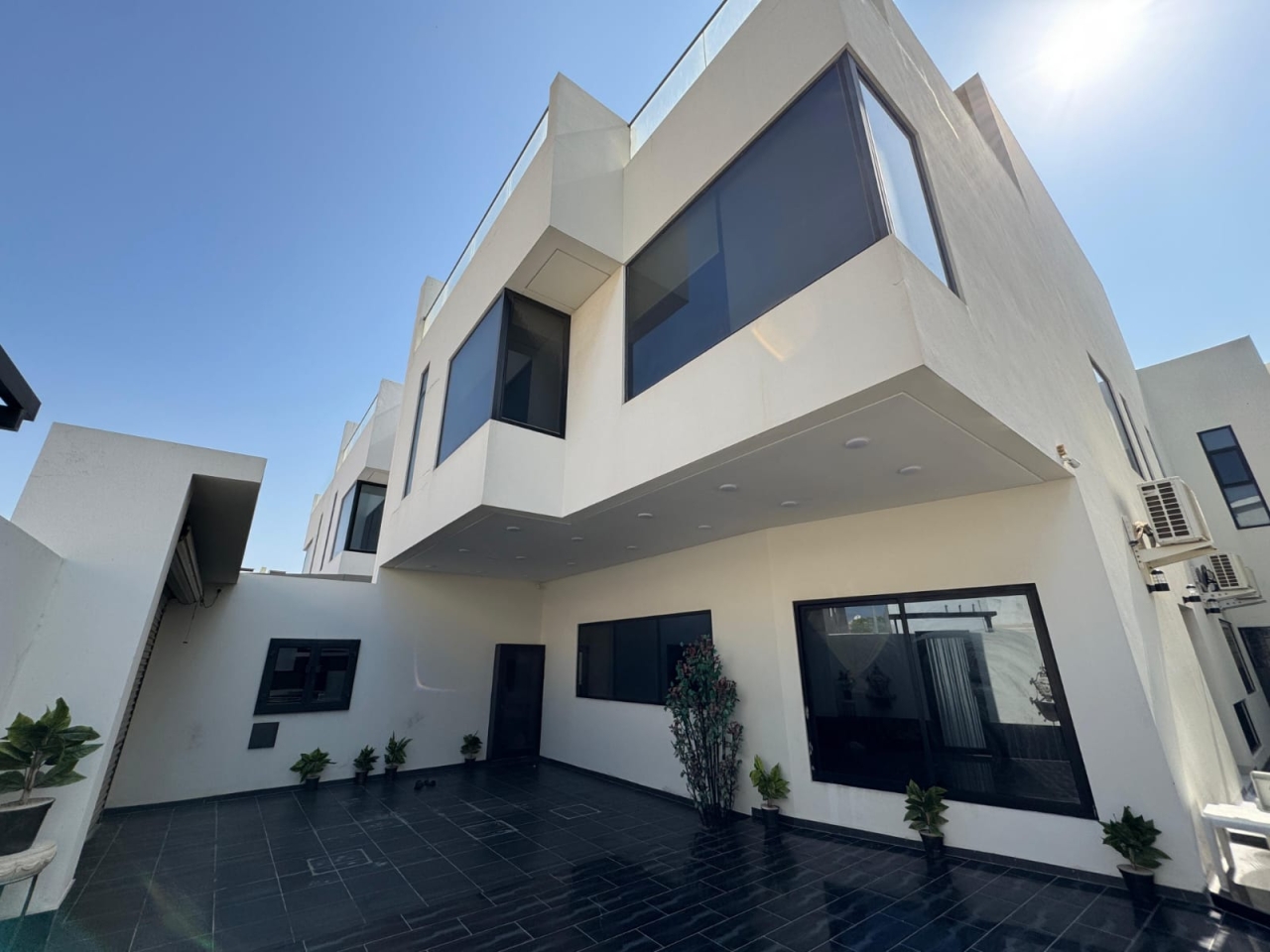 Villa For Sale In Saar - 951