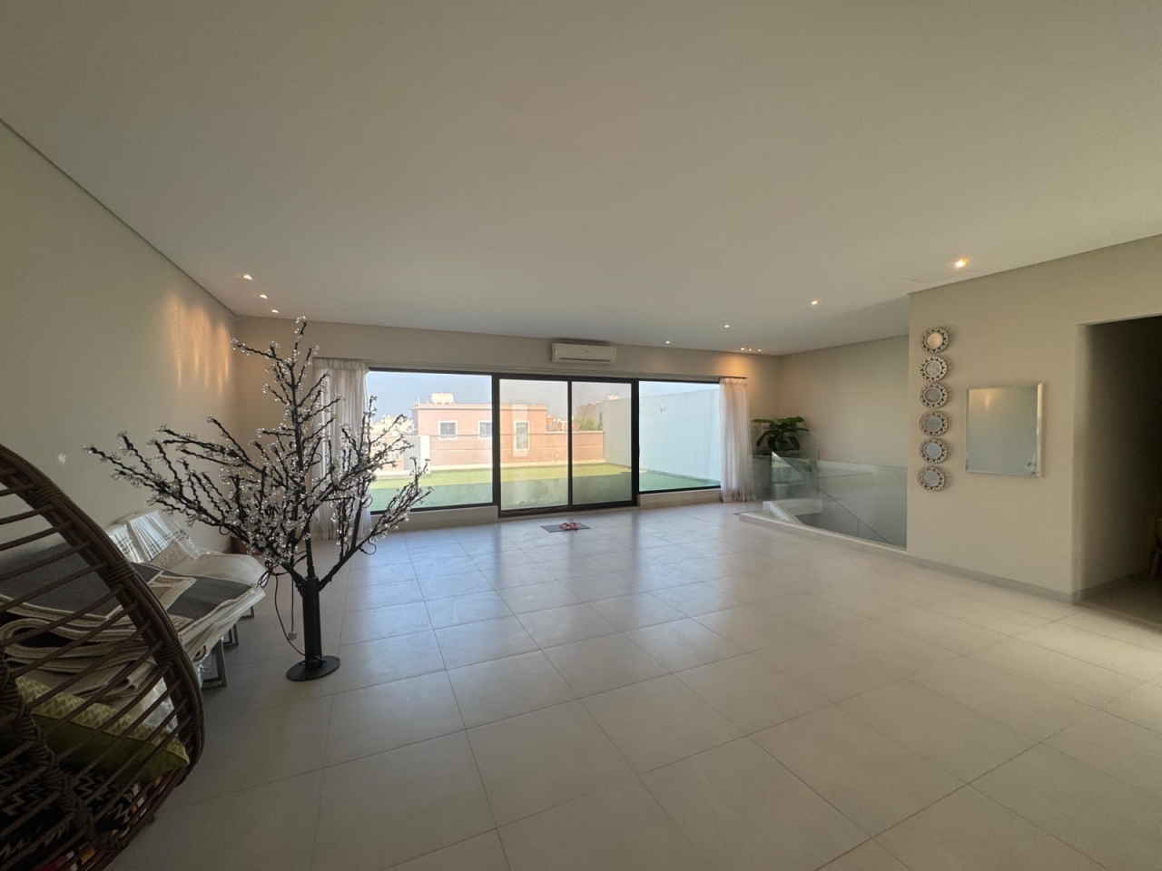 Villa For Sale In Saar - 951