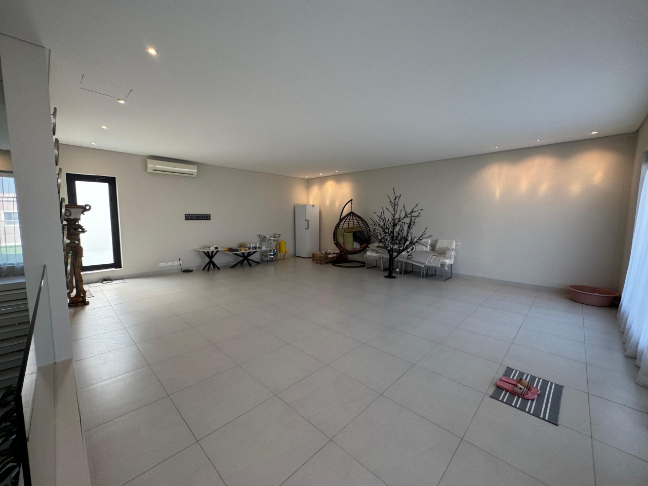 Villa For Sale In Saar - 951