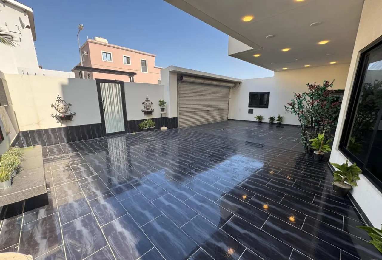 Villa For Sale In Saar - 951