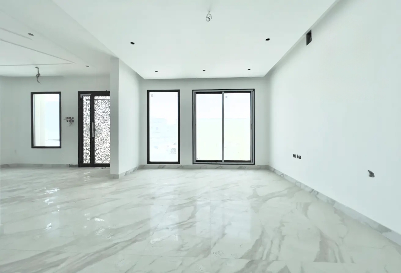 Villa For Sale In Busaiteen - 1009