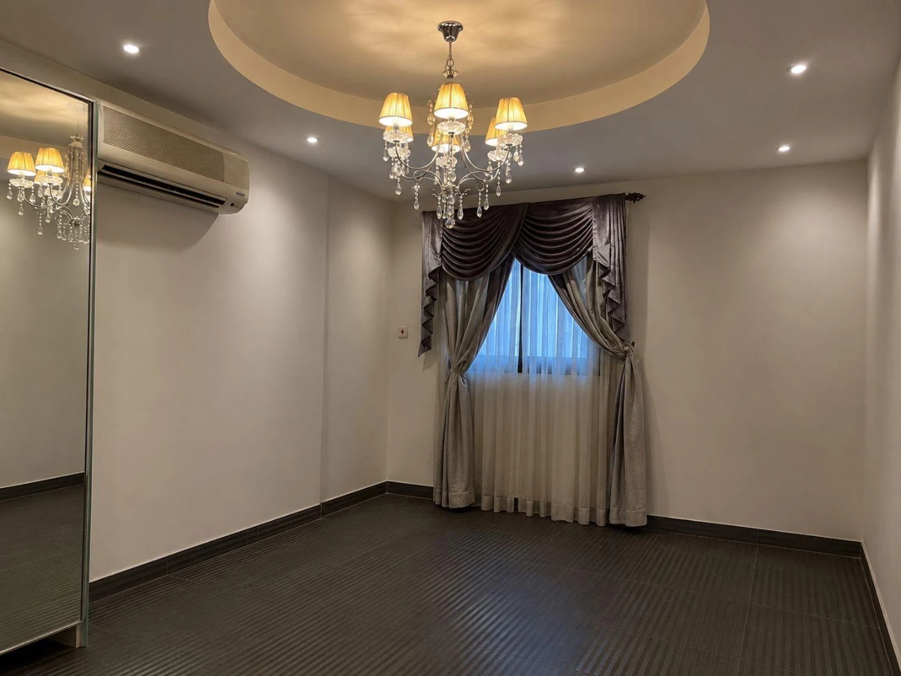  Apartment For Sale In Hawrat A'ali - 1400